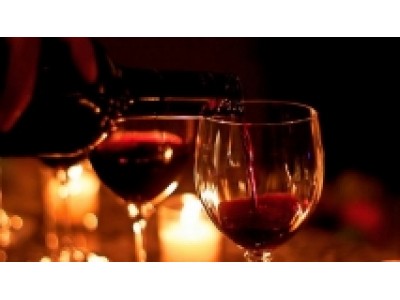 Uống rượu vang đỏ giúp khỏe mạnh đường ruột tốt cho tiêu hóa.